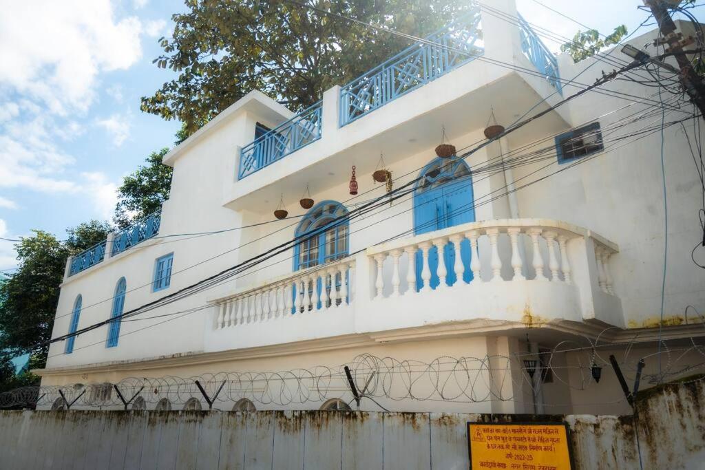 Blue Door Villa By Homeyhuts Rājpur 外观 照片