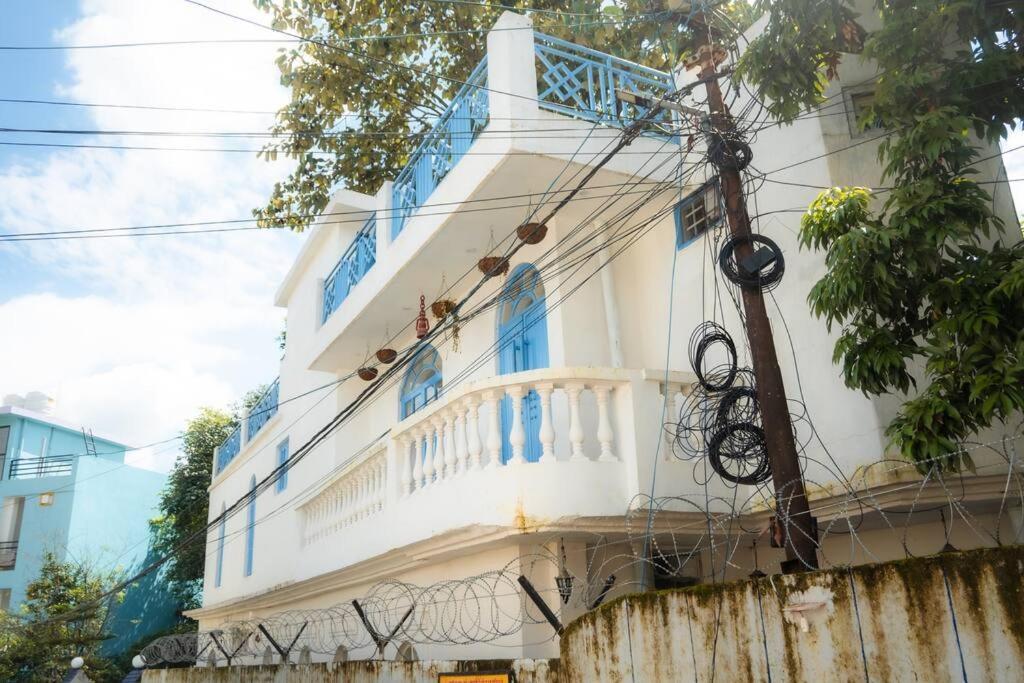 Blue Door Villa By Homeyhuts Rājpur 外观 照片
